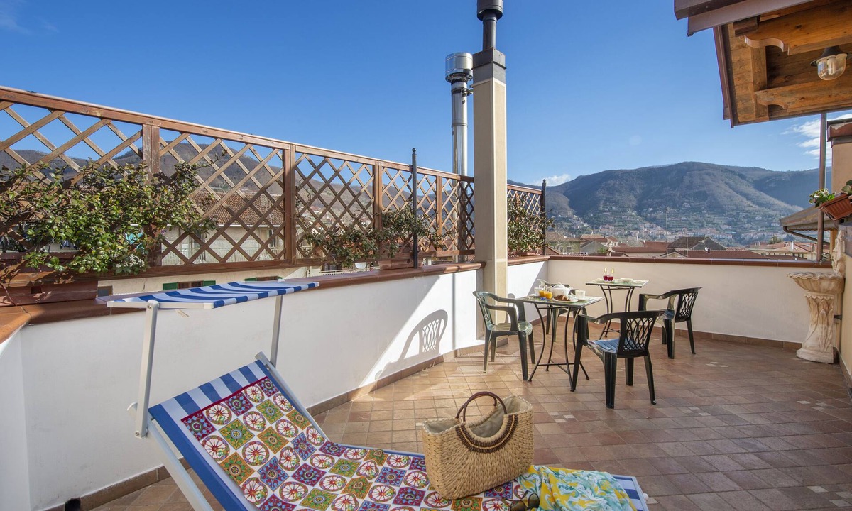 Bomerano Apartment | Penthouse with Terrace—Hakuna Matata in Sentieri