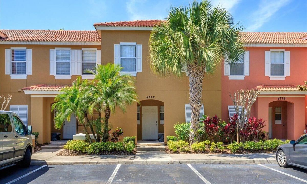 Lake Berkley House | Pet friendly townhome near all attractions