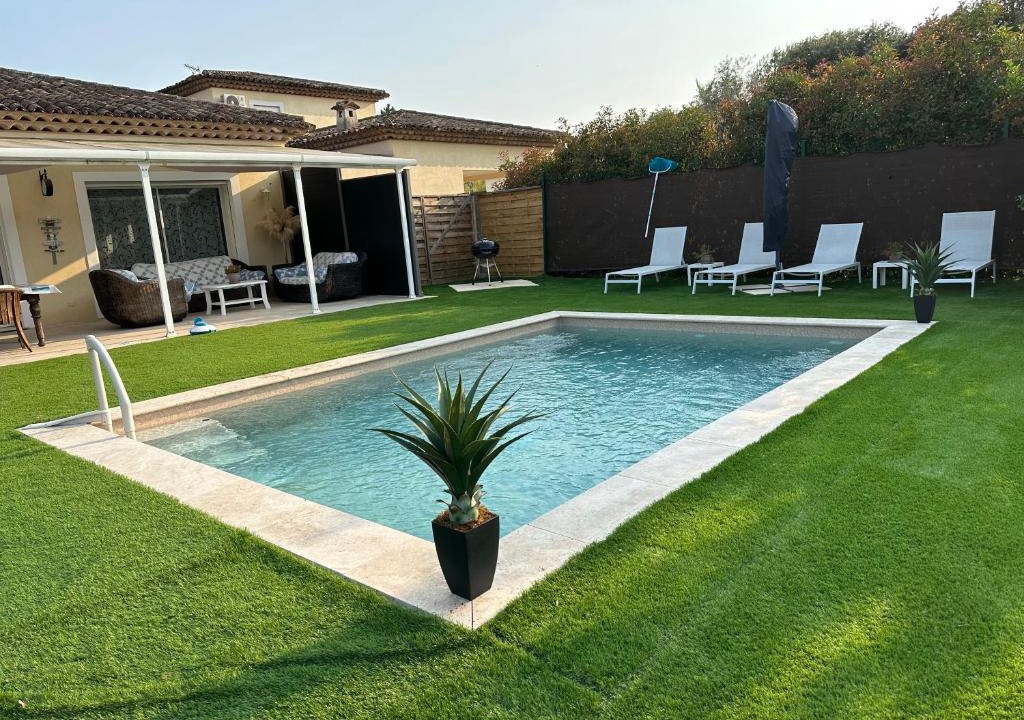 Peymeinade House | Petite maisonette adossee mais independante avec piscine
