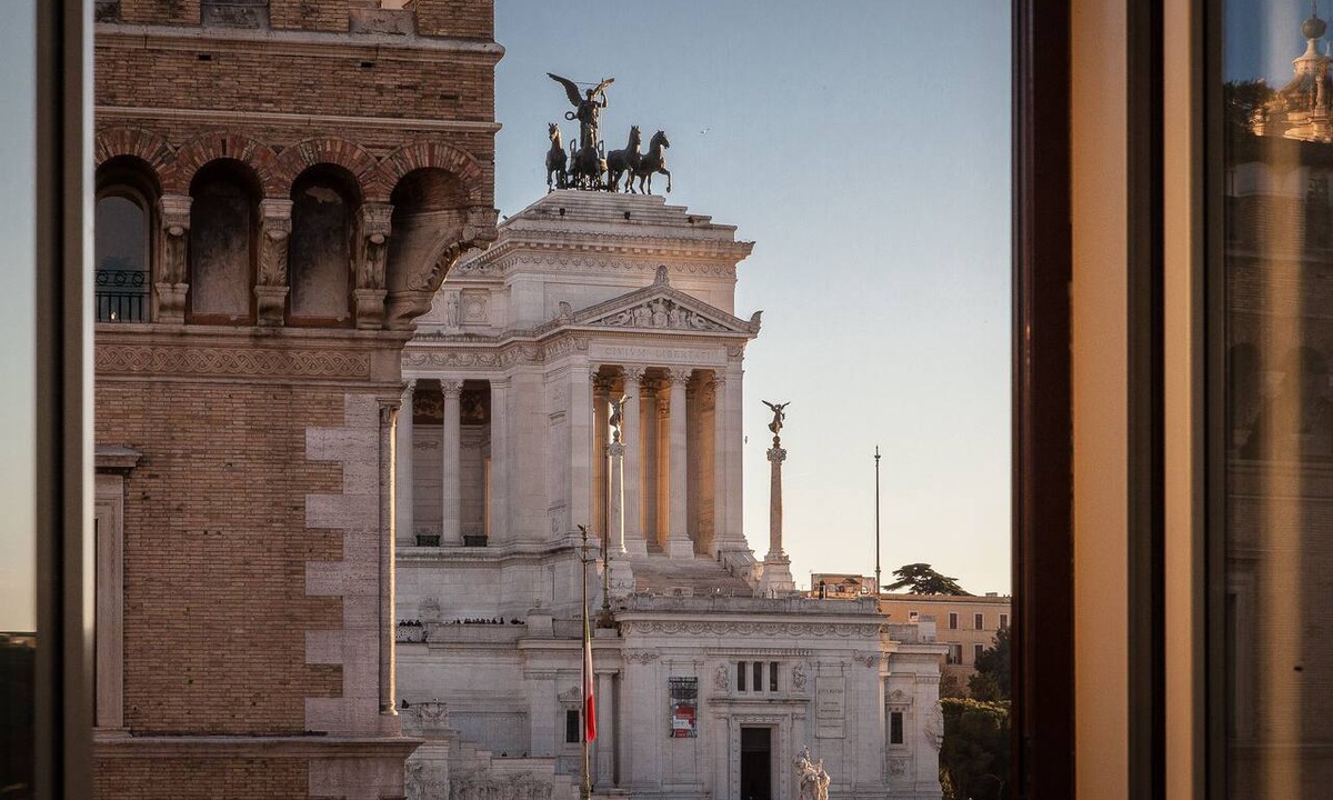 Rome City Centre Apartment | Prestigious apartment with view on Piazza Venezia | Piazza Venezia View Luxury Apartment B