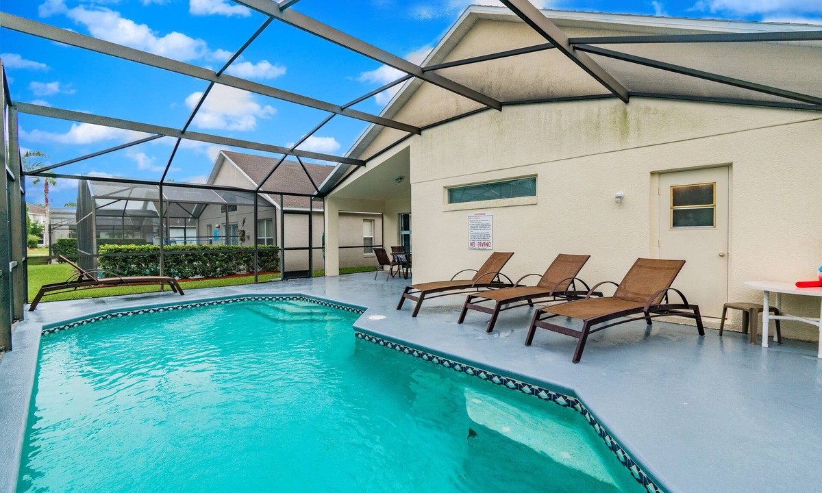 Lake Berkley House | Private Pool & Game room 4BD/2BA Disney Area