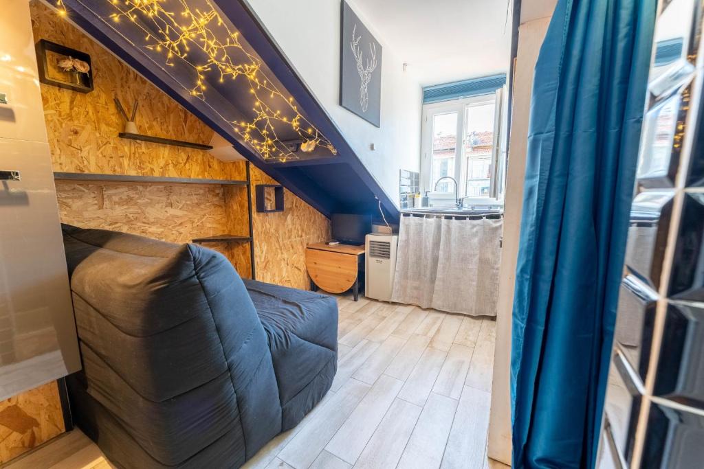 Nice City Centre Apartment | Promenade des anglais chambre de bonne ensoleillé 2