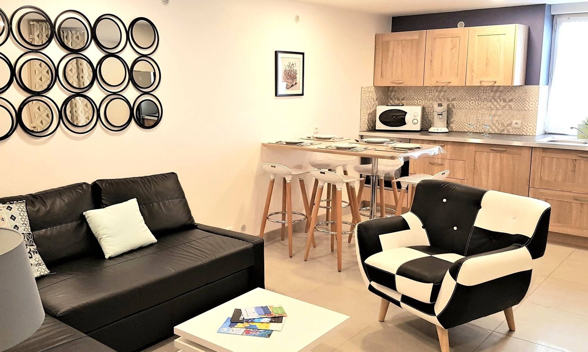 Sainte-Maxime City Centre Apartment | Promo August. quiet hyper center. Beach, port. Parking, housekeeping. Maritime shuttle