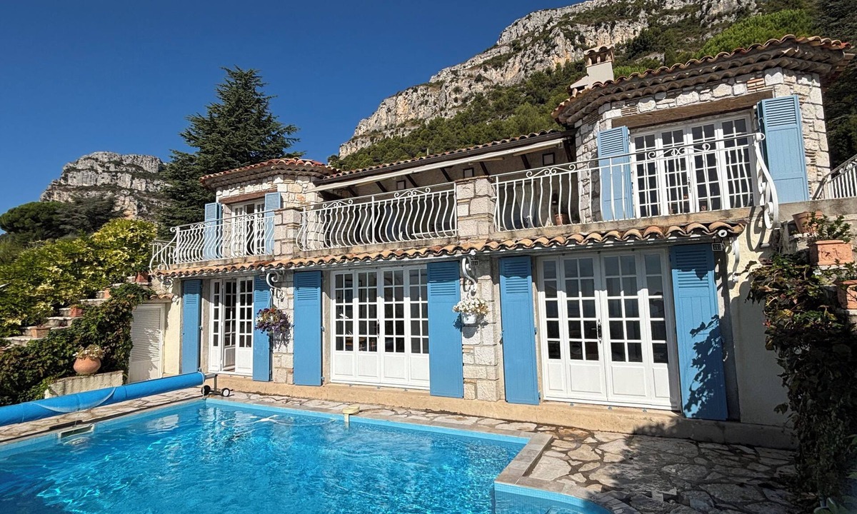 Saint-Jeannet Villa | Provencal villa with stunning views Cote d'Azur Nice Antibes Cannes swimming pool