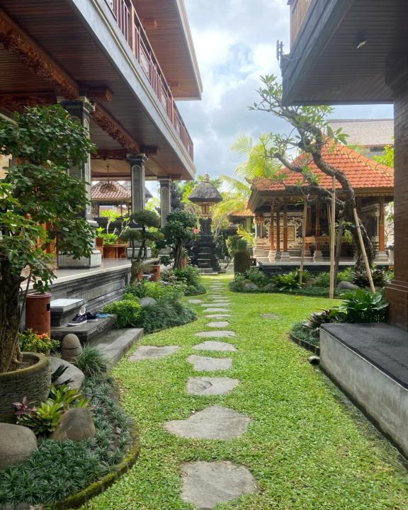Batu Bolong House | Pucuk Bali Homestay