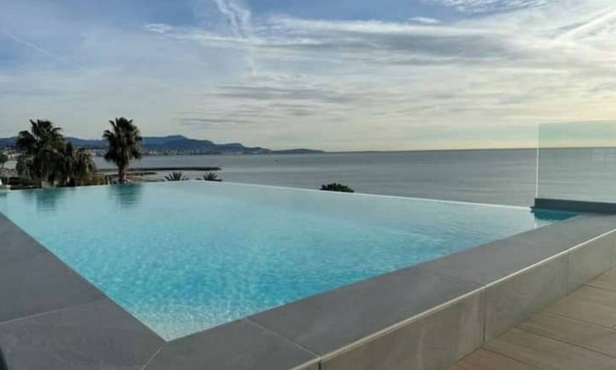 Villeneuve Loubet Beach Apartment | Résidence Pearl Beach - Piscine sur le Toit