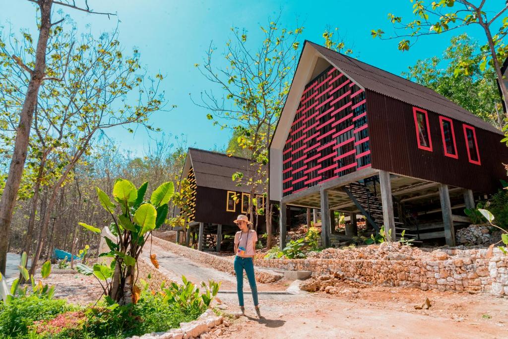 Wonosari Hotel | Radika Paradise Villa & Cottage