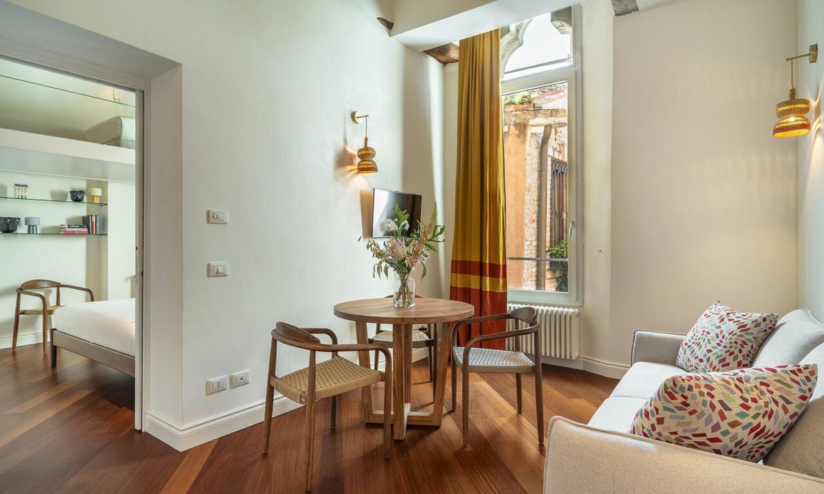 Dorsoduro Apartment | Rafts Bright Loft R&R
