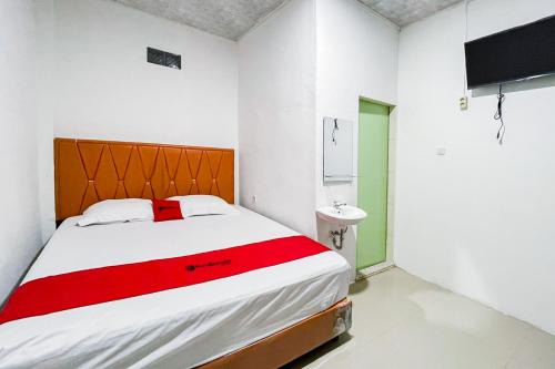 Ambarita Hotel | RedDoorz at Exaudi Homestay Parbaba Samosir