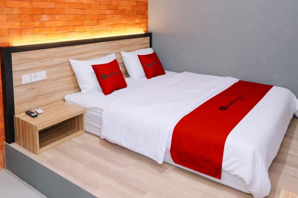 Pati Hotel | RedDoorz at Hotel DPraya Pati