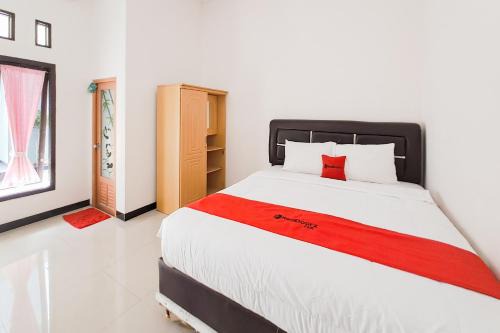 East Lampung Hostel | RedDoorz at Labuhan Maringgai Lampung 2