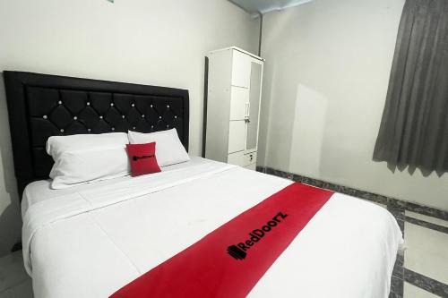 Cilegon Hotel | RedDoorz at Mamiric Guest House Syariah