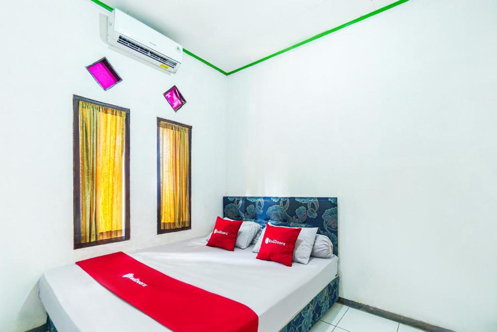 Ujung Genteng Hotel | RedDoorz at Pondok Alief near Pantai Ujung Genteng 3