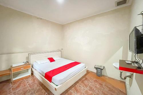 Rendeh Hotel | RedDoorz at Roma 88 Tomo Sumedang