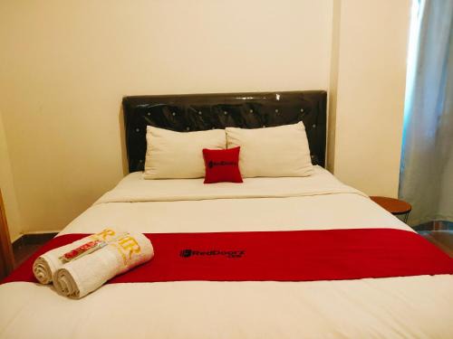 Suko Manunggal Hotel | RedDoorz At Sukomanunggal Surabaya