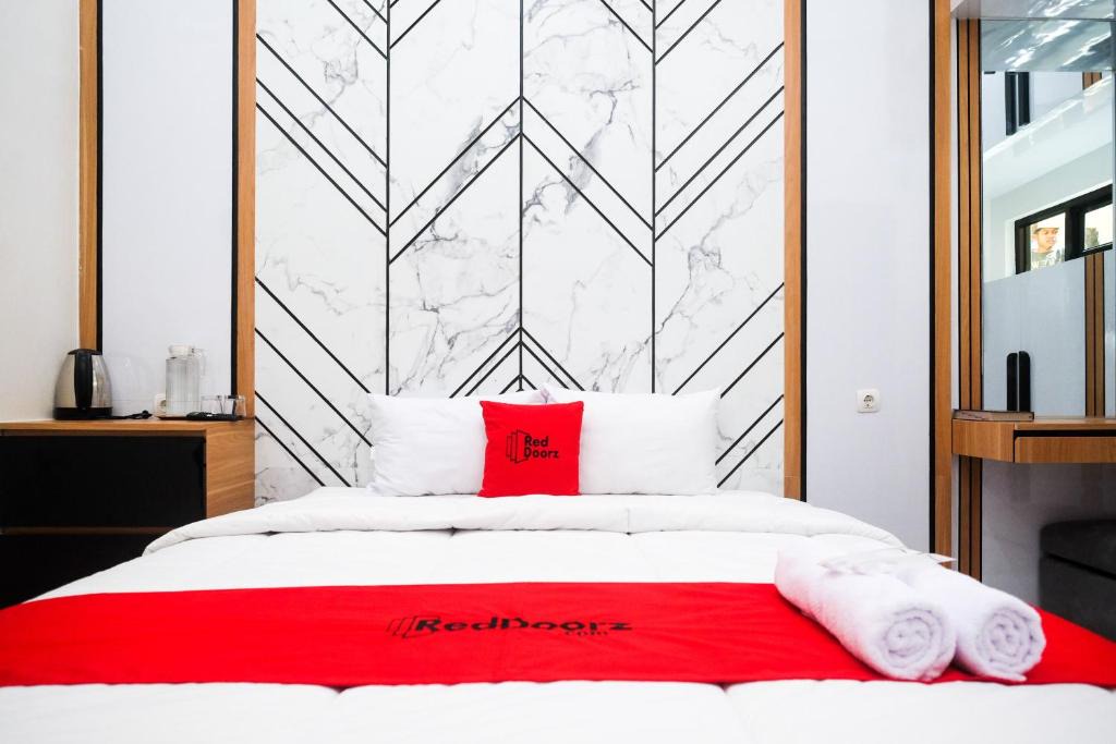 West Semarang Hotel | RedDoorz at Tasneem Puspowarno Semarang