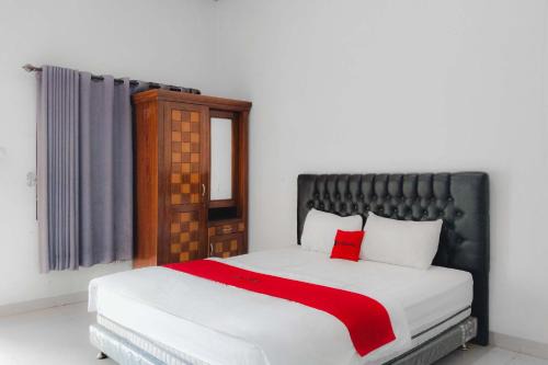 Cilegon Hotel | RedDoorz at Trans Hotel Cilegon