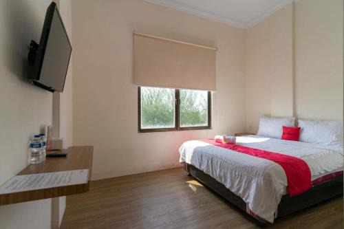 Medan Hotel | RedDoorz @ Komplek MMTC Deli Serdang