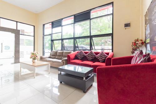 Tegal Hotel | RedDoorz Near Alun Alun Slawi