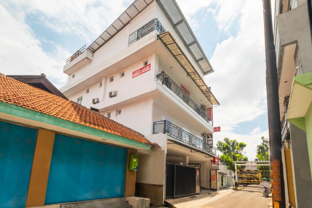 Bandung Hotel | RedDoorz near Exit Toll Moh. Toha