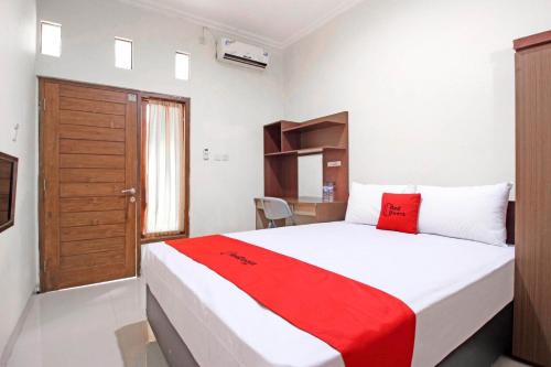 Condongcatur House | RedDoorz near Hartono Mall 3