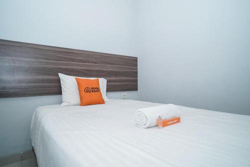 Tanjung Duren Utara Hotel | RedDoorz near Neo Soho Mall Jakarta