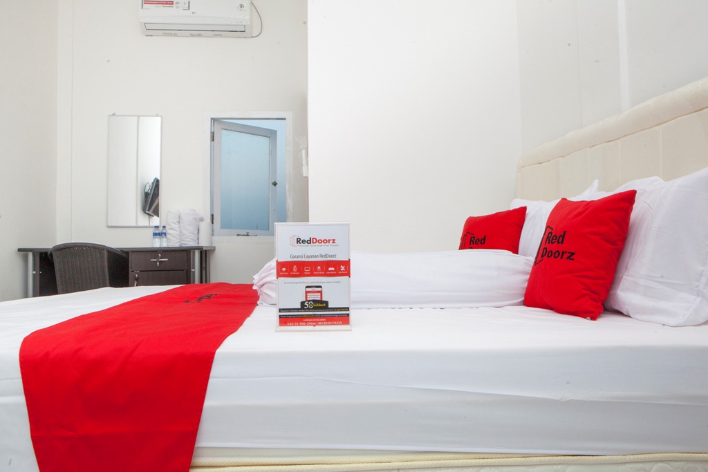 Setiabudi Hotel | RedDoorz Near Telkom Corporate University