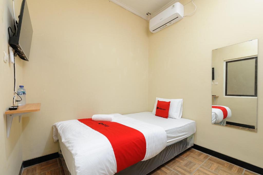 Bogor Selatan Hotel | RedDoorz near The Jungle Waterpark Bogor