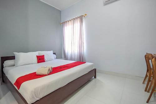 Purwokerto Hotel | RedDoorz near Universitas Jenderal Soedirman 4