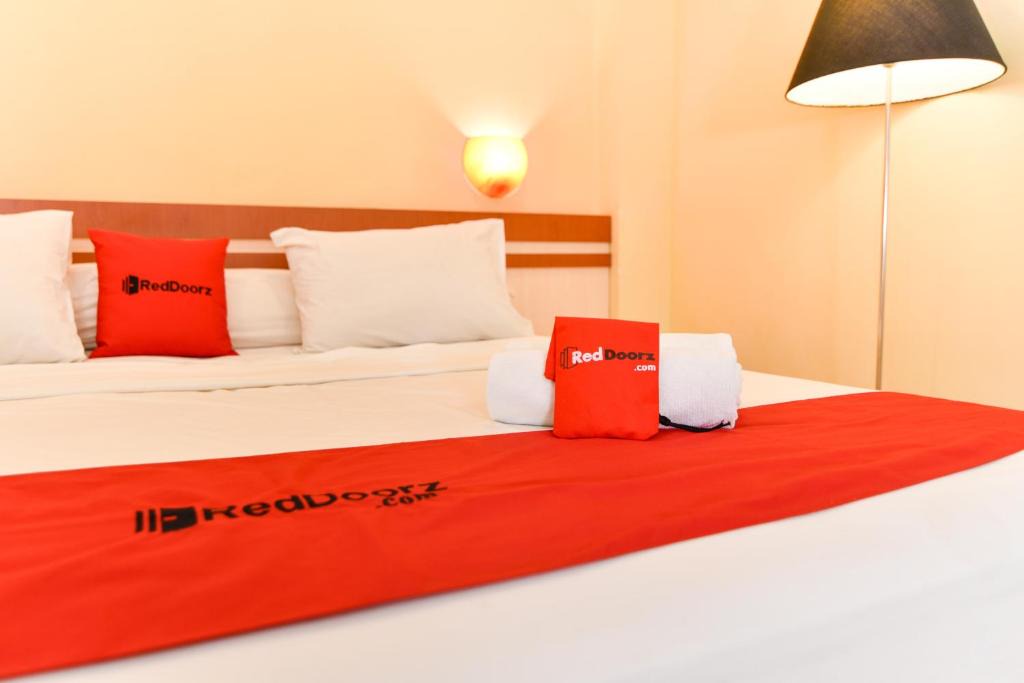 Pemogan Hotel | RedDoorz Plus near Mall Bali Galeria 2