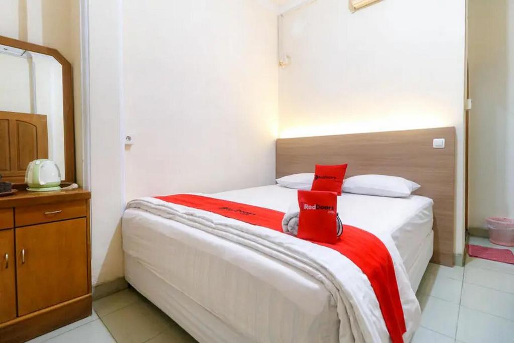 Jambi House | RedDoorz Plus near WTC Batanghari Mall