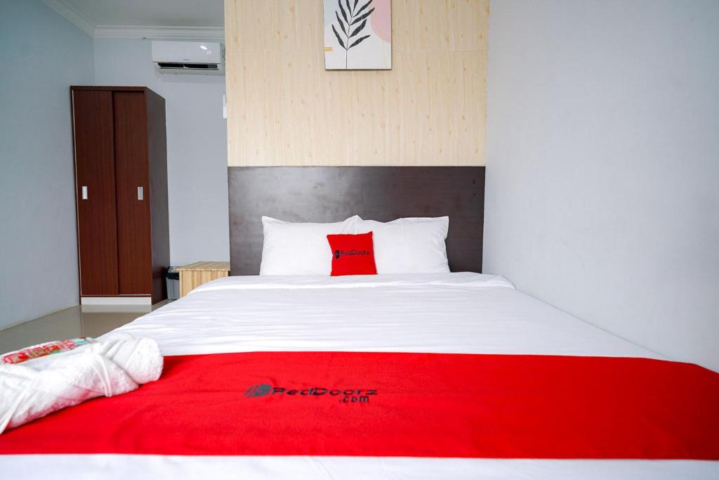 Rajabasa Hotel | RedDoorz Premium at Raja Hostel Syariah