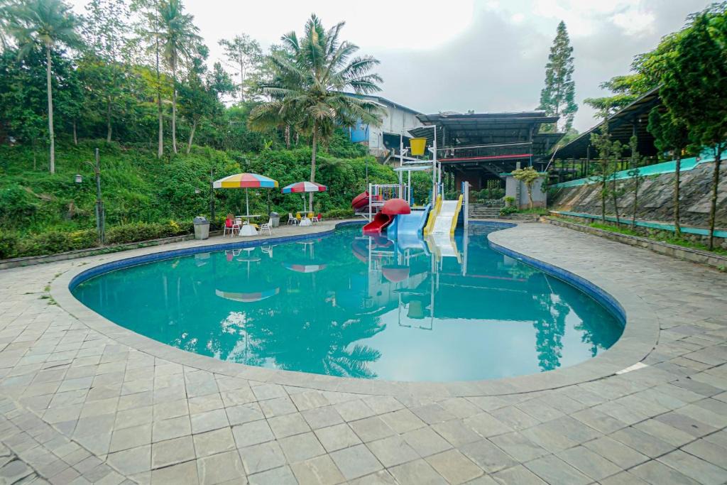 Jambelaer Hotel | RedDoorz Resort at ISTC Sukabumi