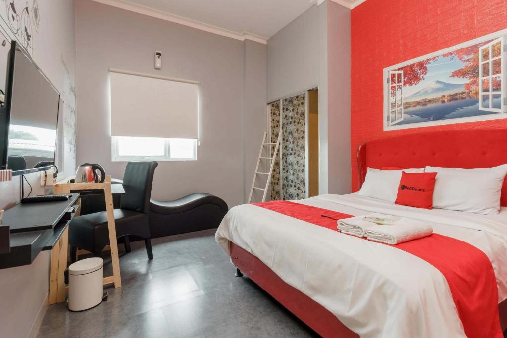 Bogor Barat Hotel | RedDoorz @ Sindangbarang Bogor