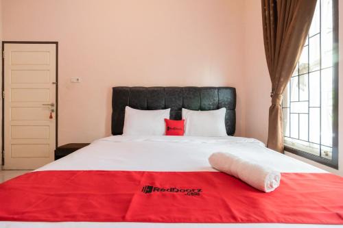 Bukittinggi Hotel | RedDoorz Syariah at D'Ostha Residence