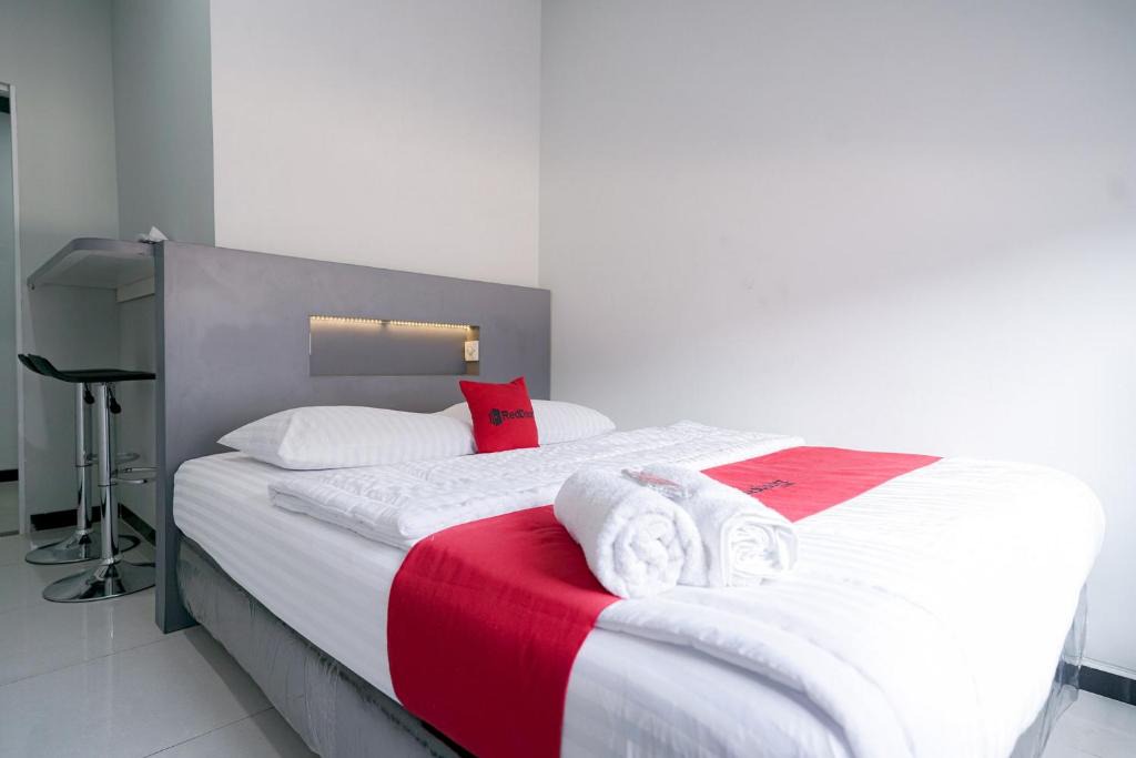 Bandar Lampung Hotel | RedDoorz Syariah At Jalan Endro Suratmin Lampung