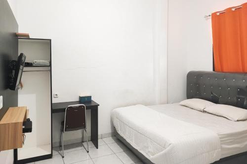 Sarolangun Hotel | RedDoorz Syariah at Naufal Residence Sarolangun
