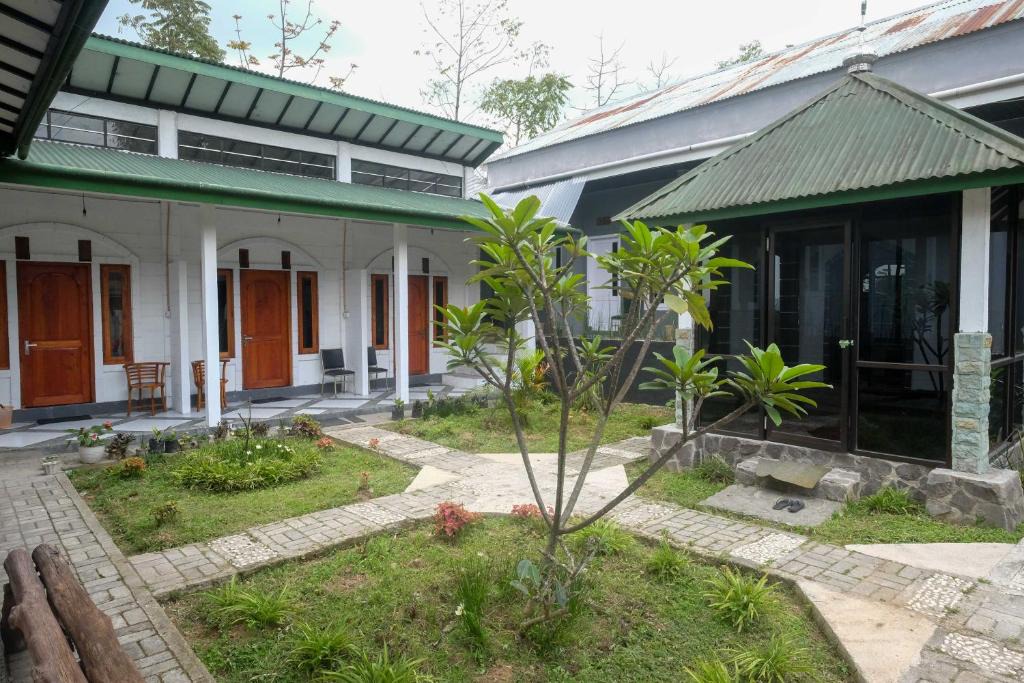 Wonosobo Hotel | RedDoorz Syariah @ Jalan Dieng Wonosobo 2