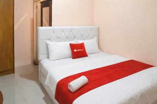 Tasikmalaya Hotel | RedDoorz Syariah near Unsil Kampus 2 Tasikmalaya