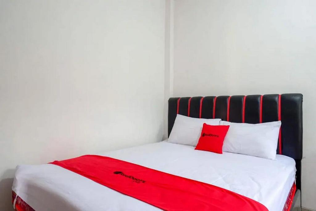 Purwokerto Hotel | RedDoorz Syariah near Universitas Jenderal Soedirman 2