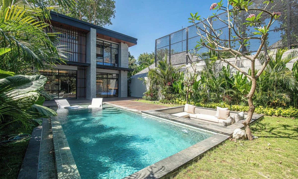 Batubelig House | Refined 5BR Contemporary Villa, 400m to the Beach