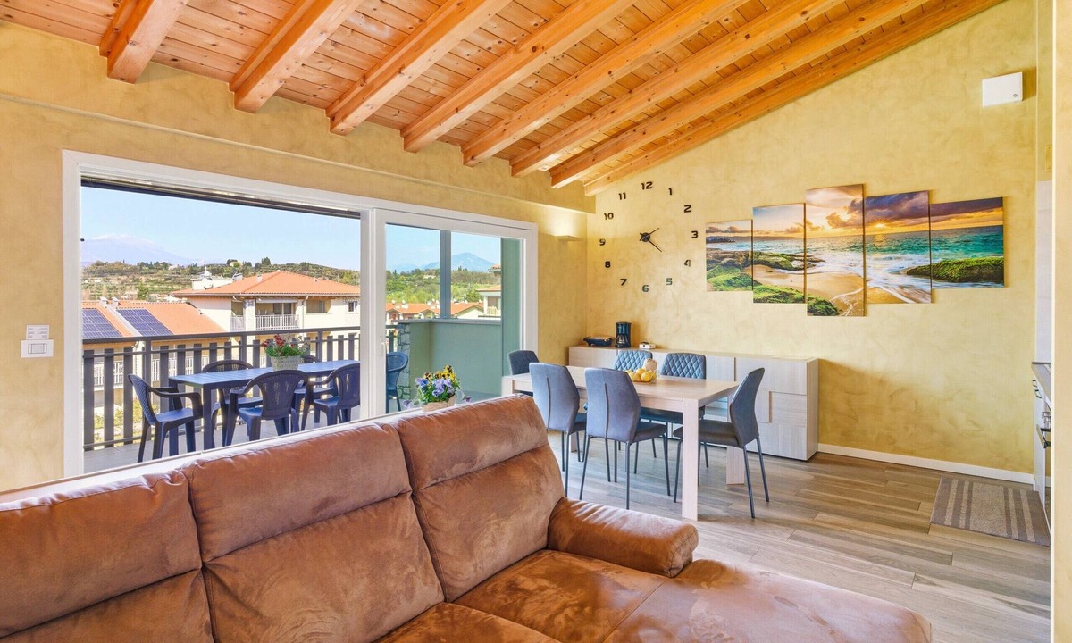 Montioni Apartment | Regarda - "The Place" modern two-bedroom apartment with pool, garage, air conditioning