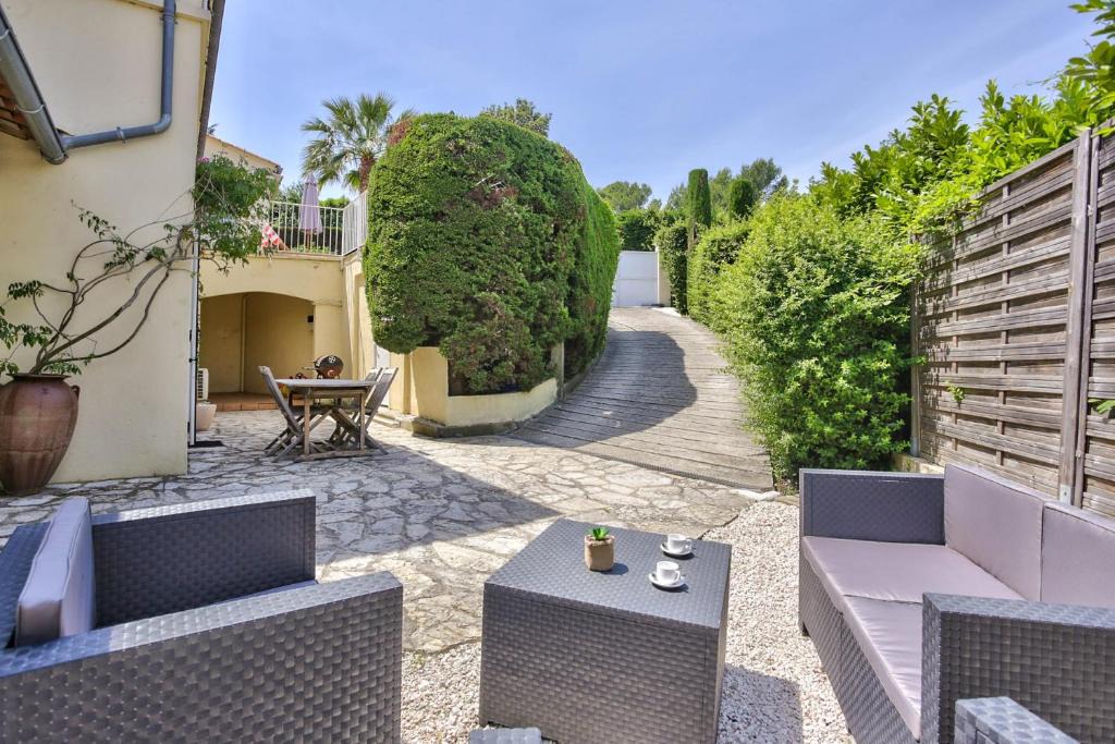 Cannes Apartment | Rez de villa T2 au calme avec jardin