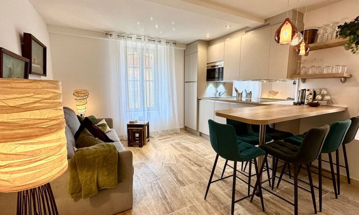 Antibes Old Town House | Riviera Cottage Cozy House in Old Town Antibes at 10min from sand beaches