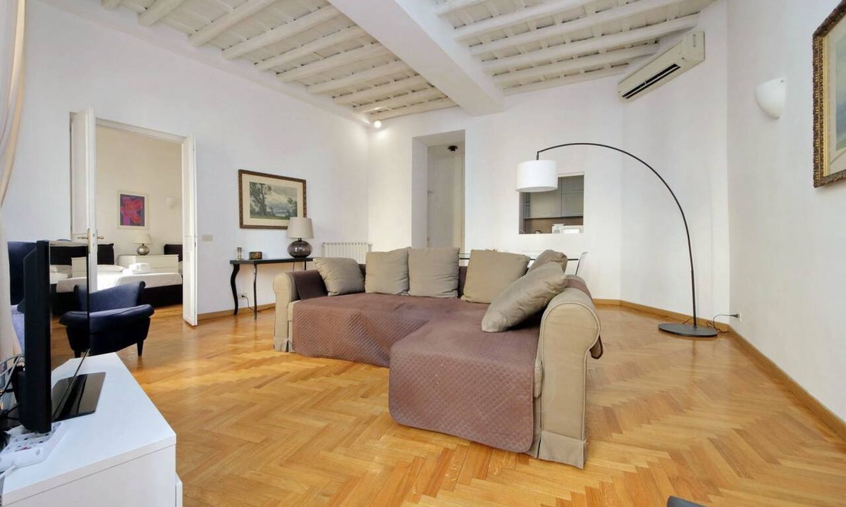 Rione III Colonna Apartment | Rome, near Piazza di Spagna, modern and spacious apartment for 8