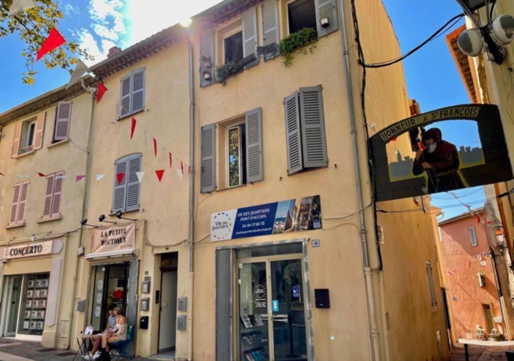 Frejus City Centre Apartment | Rooftop 2 bed apartment with Sea View