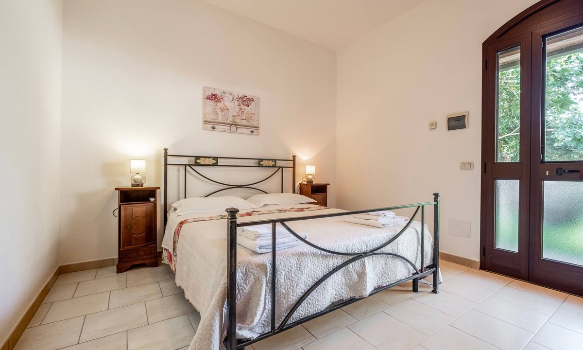 Grosseto Apartment | Room 'Col Moschin - Camera 3' with Shared Terrace, Wi-Fi and Air Conditioning