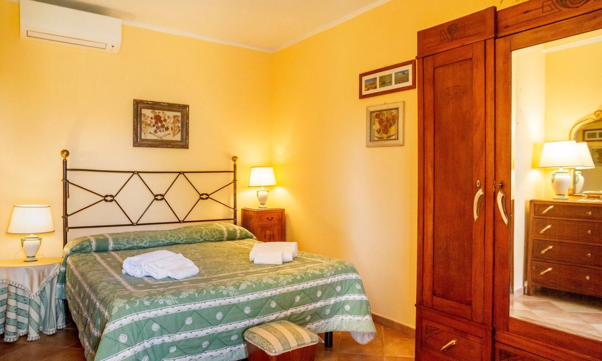 Montorsaio Apartment | Room 'Lillastro - La Bianca' with Shared Garden, Wi-Fi and Air Conditioning
