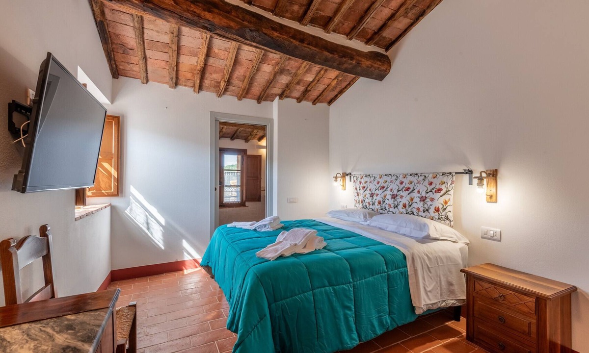 Simignano Apartment | Room 'Mori' – Agriturismo la Taverna di Celsa with Shared Pool