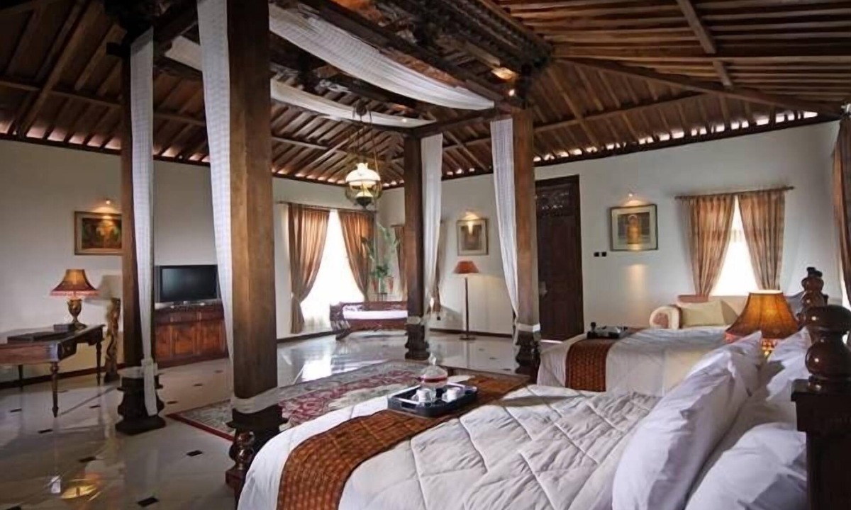 Pakem Villa | Royal Twin traditional Javanese Joglo